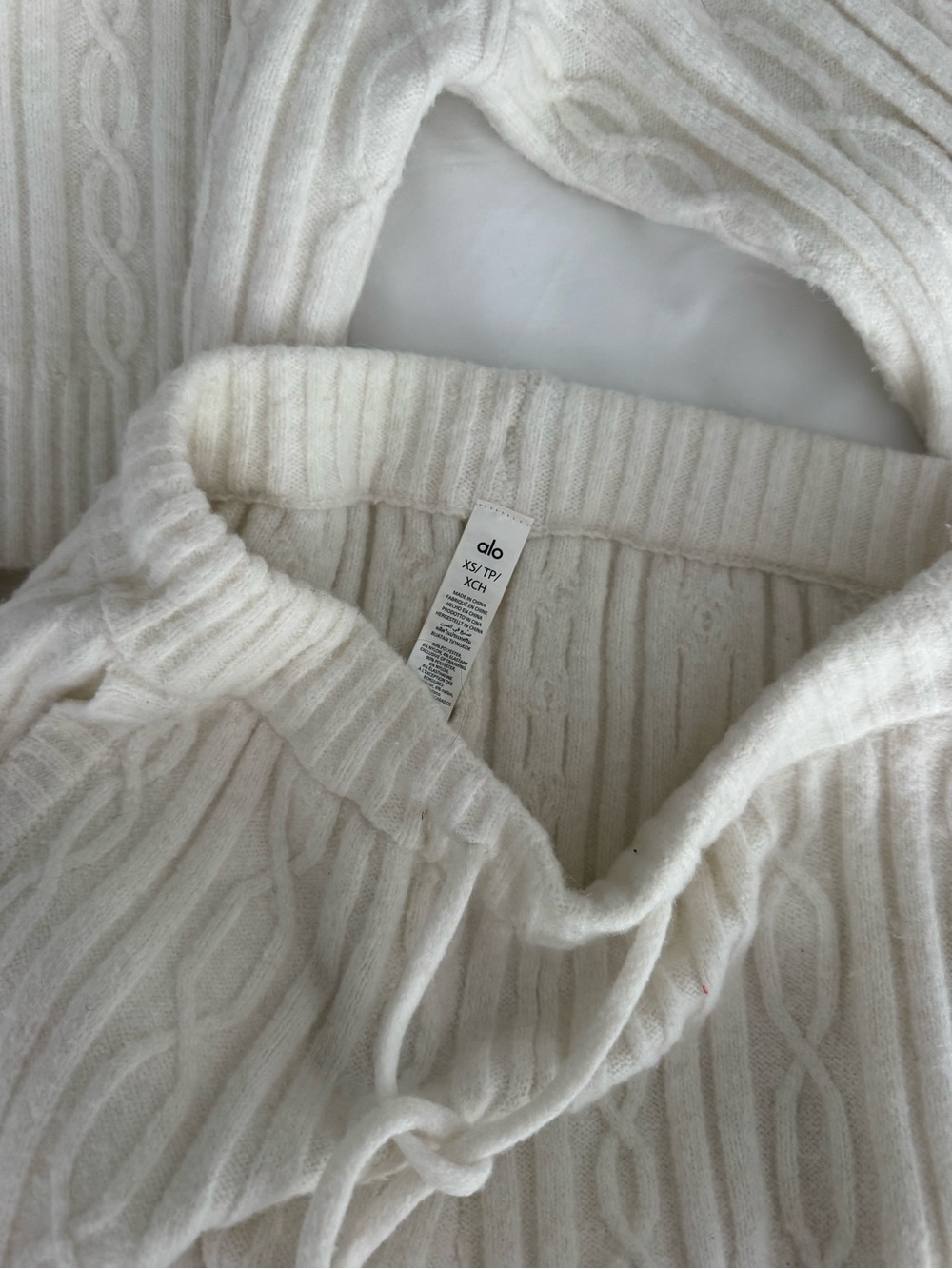 ALO Yoga Cream Cable Knit Cropped Crewneck Sweater - Picture 2 of 3